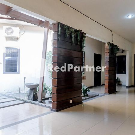 Cherry Pink Hotel Medan Mitra Reddoorz エクステリア 写真