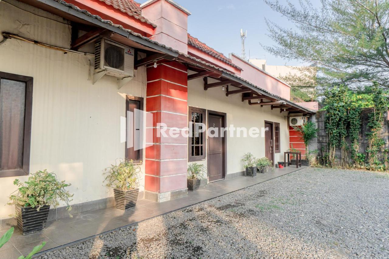 Cherry Pink Hotel Medan Mitra Reddoorz エクステリア 写真