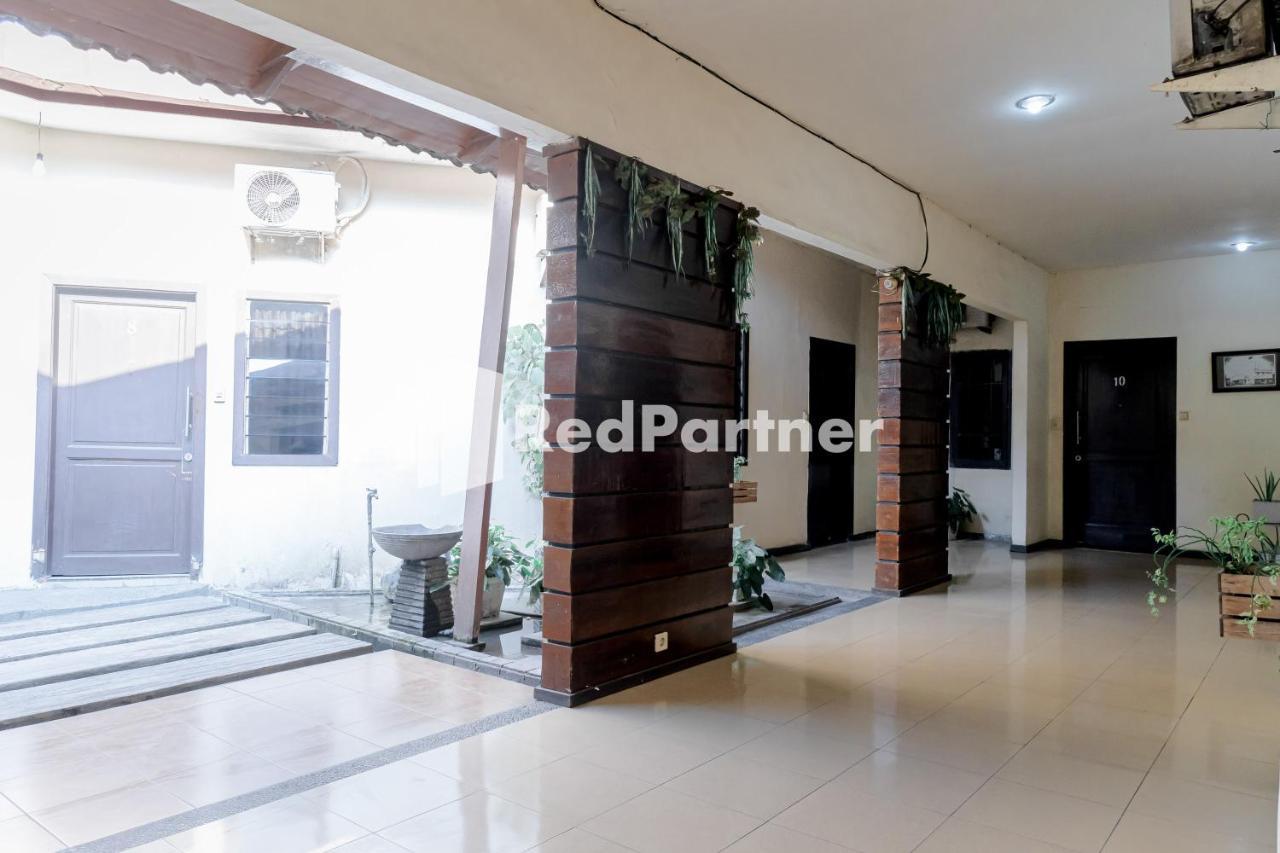 Cherry Pink Hotel Medan Mitra Reddoorz エクステリア 写真