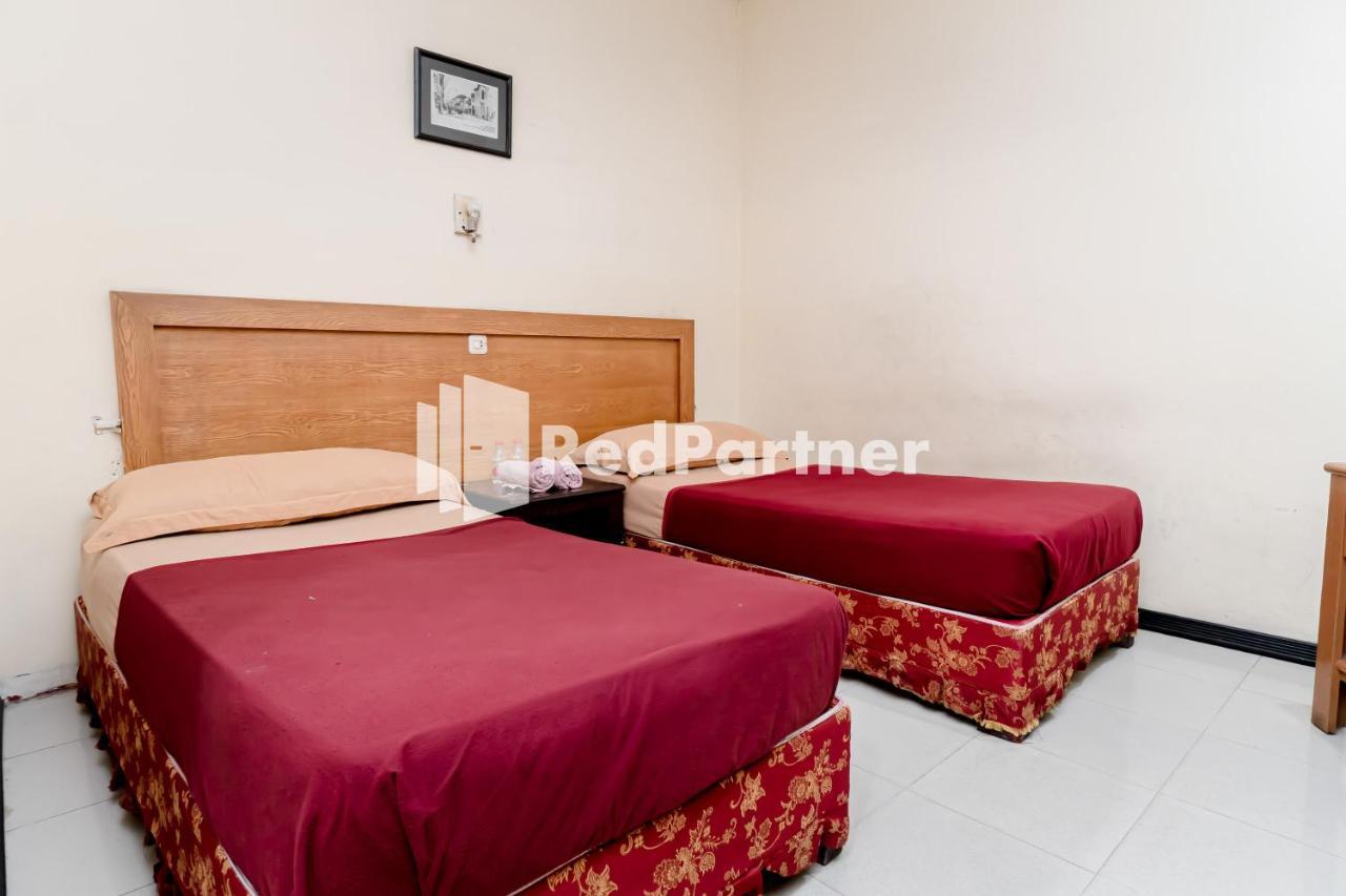 Cherry Pink Hotel Medan Mitra Reddoorz エクステリア 写真
