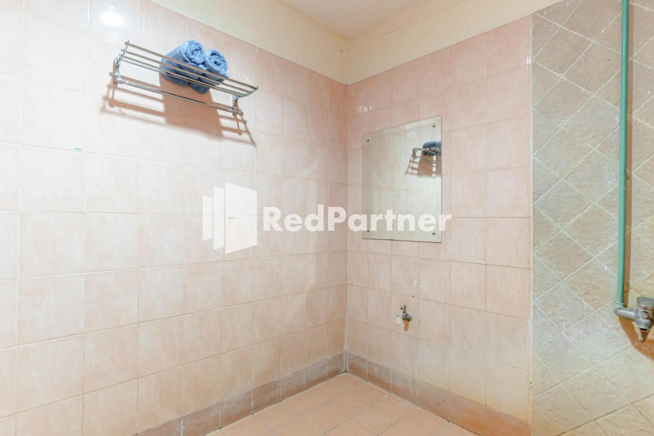 Cherry Pink Hotel Medan Mitra Reddoorz エクステリア 写真