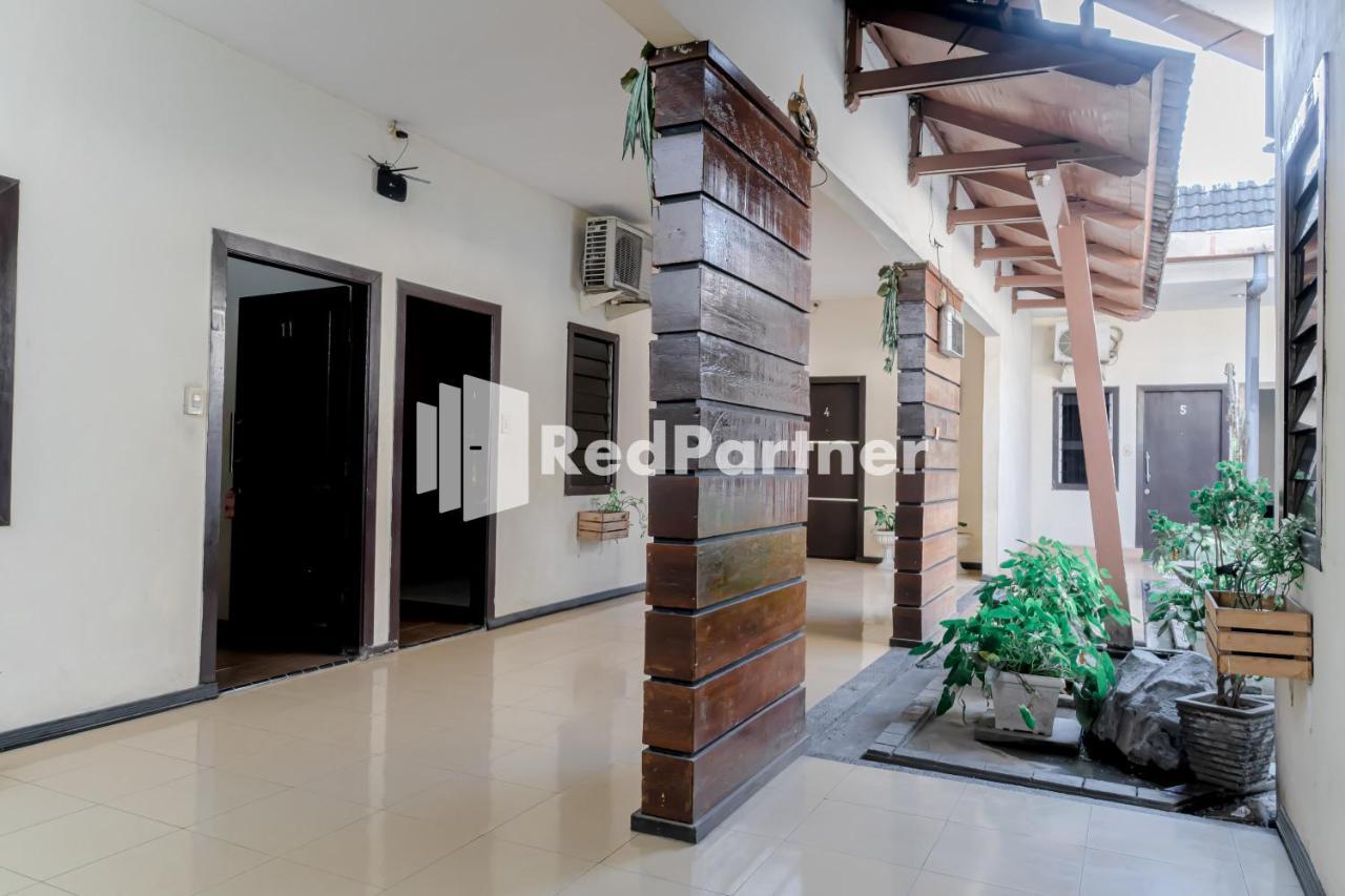 Cherry Pink Hotel Medan Mitra Reddoorz エクステリア 写真